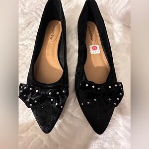 NWOT Comfortview Black with Silver Flats 10.5 W